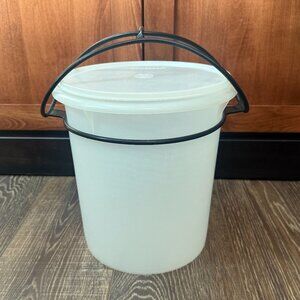 Tupperware Tall Canister with Handle